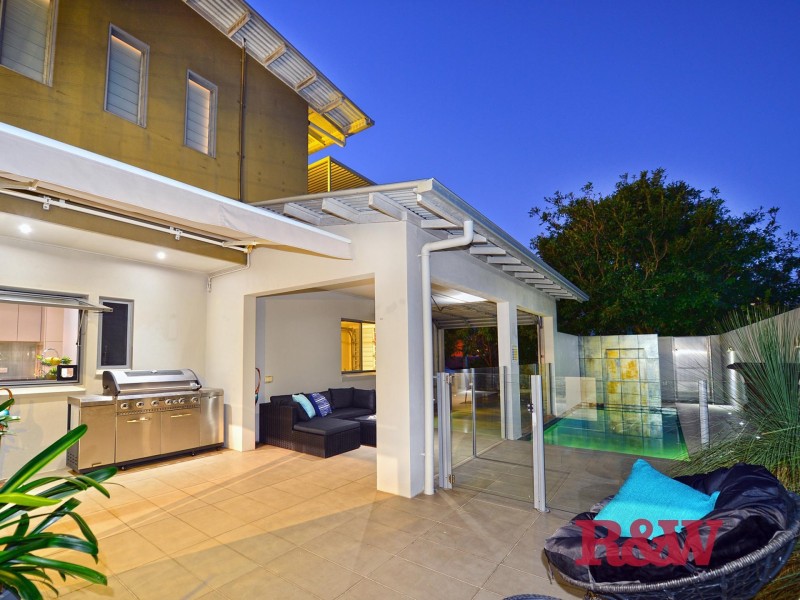 2/31 Nannygai Street, Noosaville QLD 4566