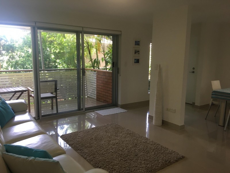 2/4 Bayview Road, Noosa Heads QLD 4567