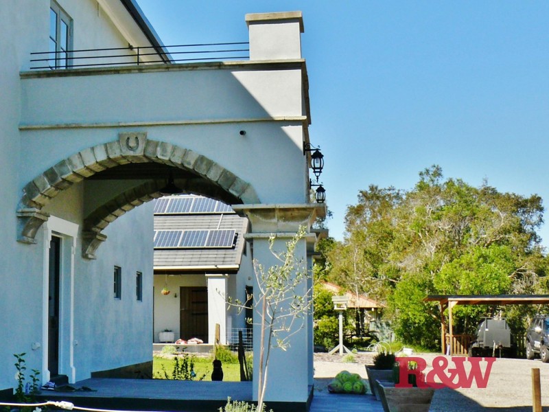 18 Amaroo Place, Cooroibah QLD 4565