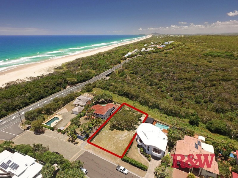 7 Wavecrest Drive, Castaways Beach QLD 4567