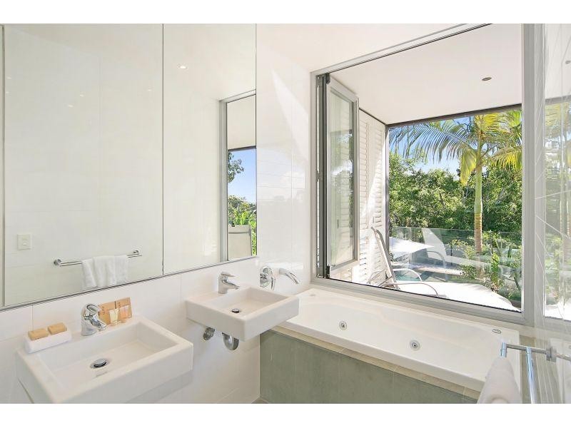 4/”The Rise” Noosa Drive, Noosa Heads QLD 4567