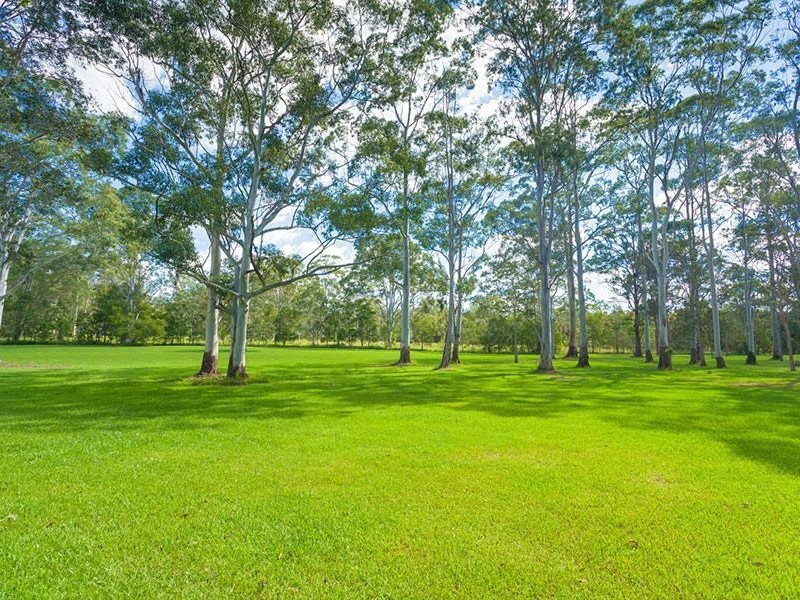 261 Dath Henderson Road, Tinbeerwah QLD 4563