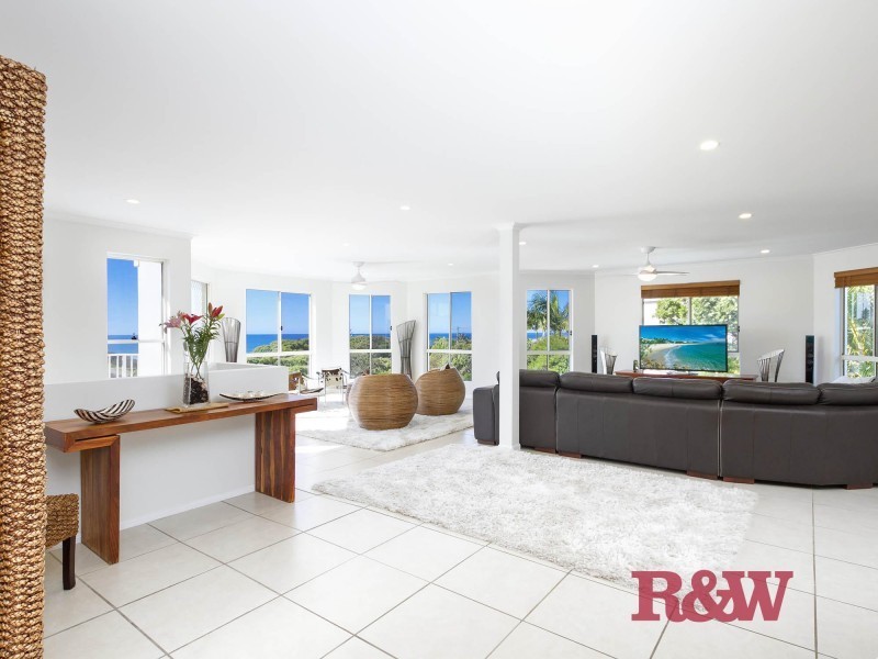6 Caribbean Court, Castaways Beach QLD 4567
