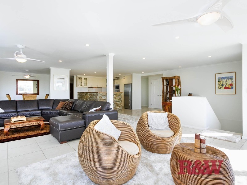 6 Caribbean Court, Castaways Beach QLD 4567