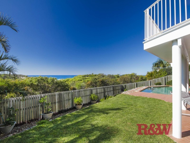 6 Caribbean Court, Castaways Beach QLD 4567