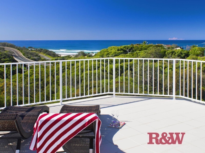 6 Caribbean Court, Castaways Beach QLD 4567