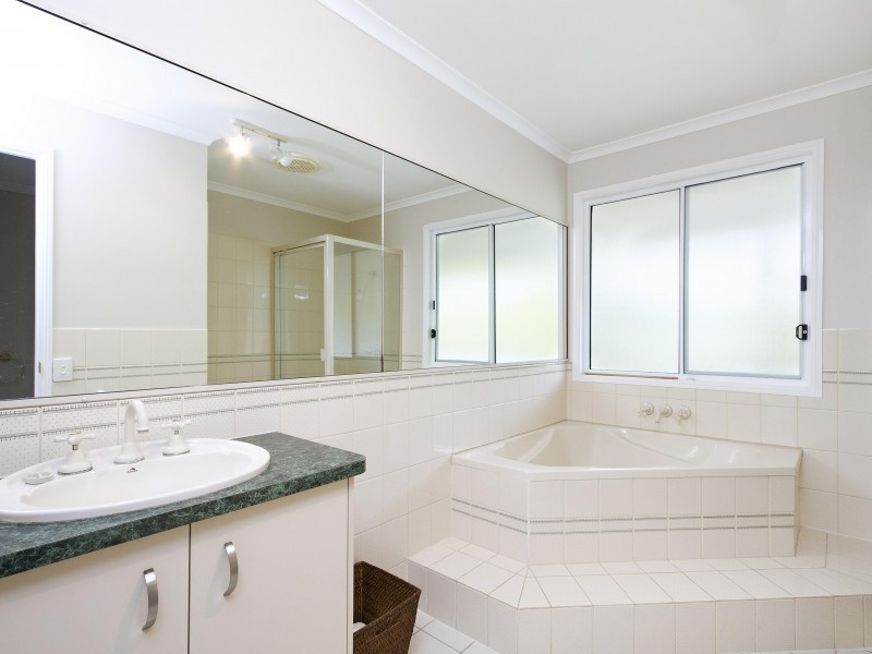 4 Gumdale Court, Noosaville QLD 4566