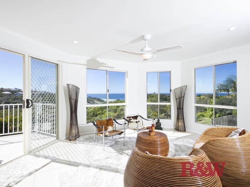 6 Caribbean Court, Castaways Beach QLD 4567