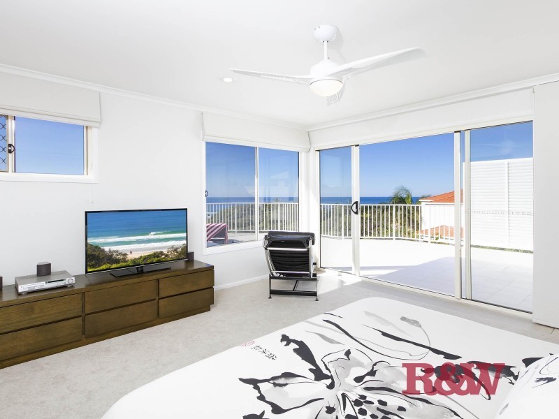 6 Caribbean Court, Castaways Beach QLD 4567