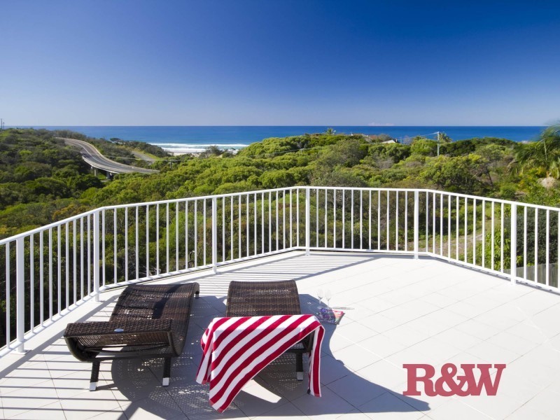 6 Caribbean Court, Castaways Beach QLD 4567