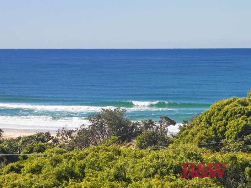 6 Caribbean Court, Castaways Beach QLD 4567