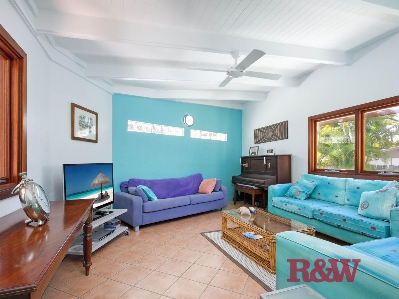 4 Commodore Court, Sunrise Beach QLD 4567