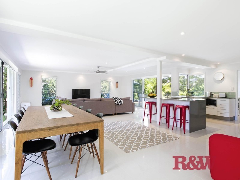 14 Wavecrest Drive, Castaways Beach QLD 4567