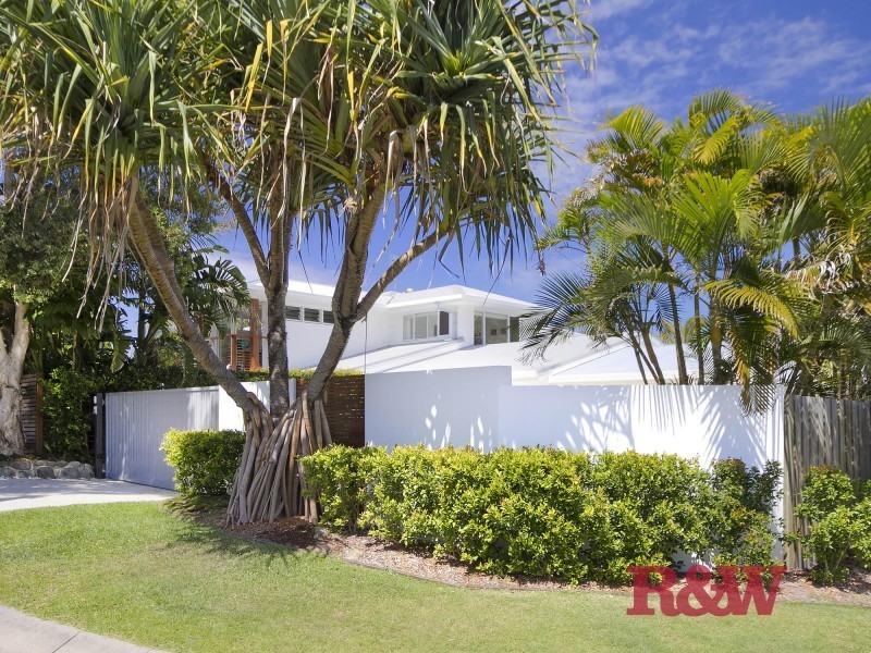 14 Wavecrest Drive, Castaways Beach QLD 4567