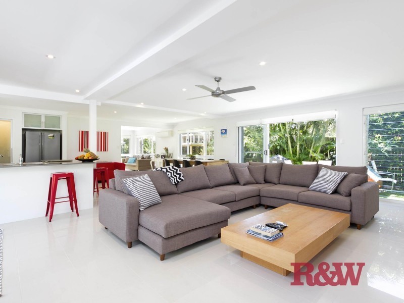 14 Wavecrest Drive, Castaways Beach QLD 4567