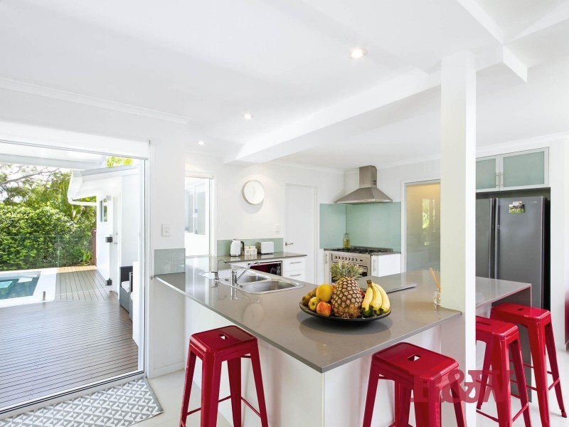 14 Wavecrest Drive, Castaways Beach QLD 4567