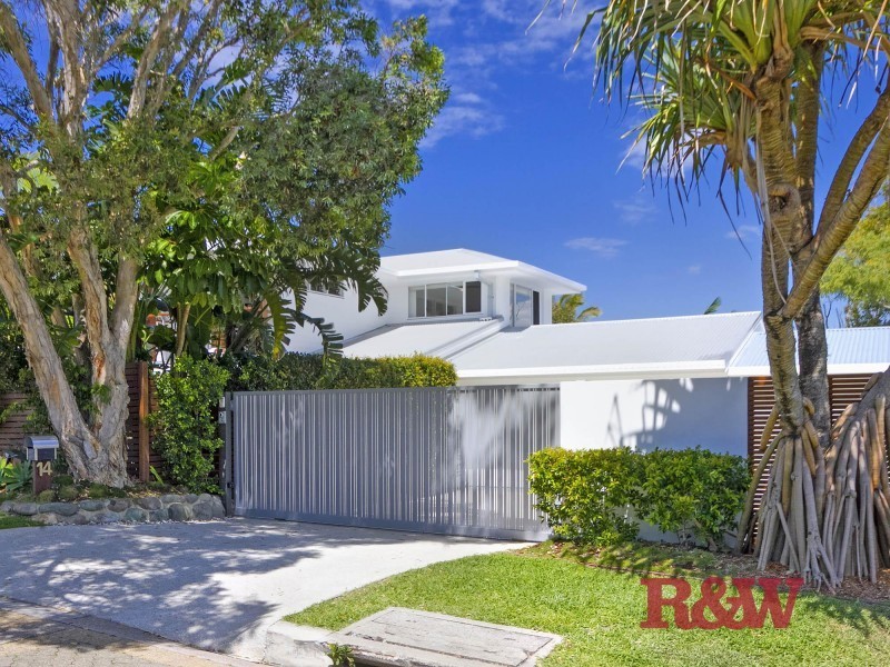 14 Wavecrest Drive, Castaways Beach QLD 4567