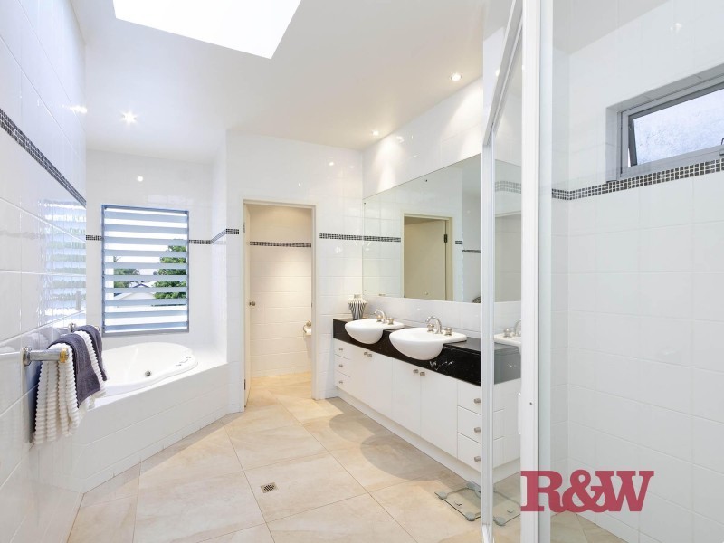 19 Waterside Court, Noosa Waters QLD 4566