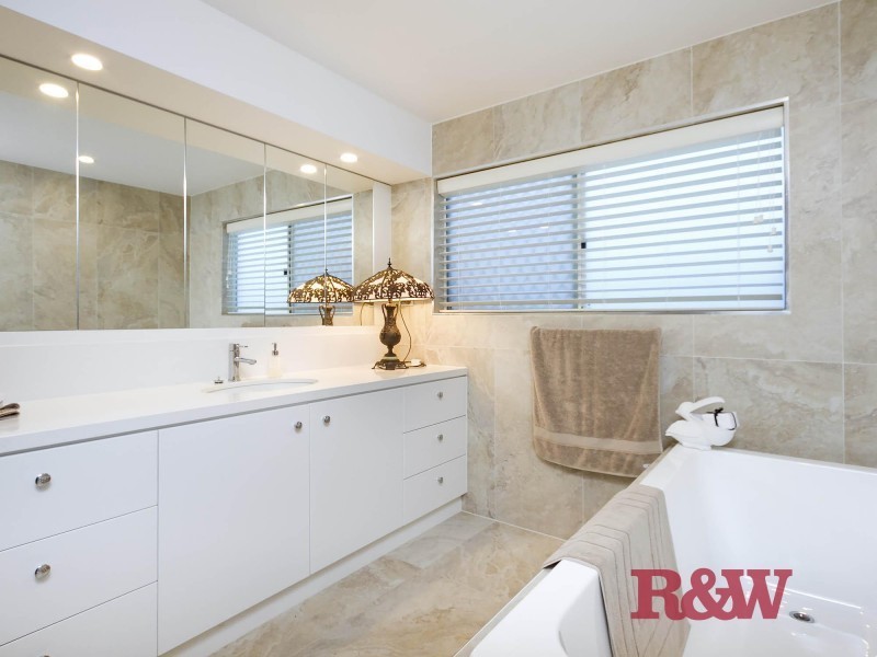 37 Masthead Quay, Noosa Waters QLD 4566