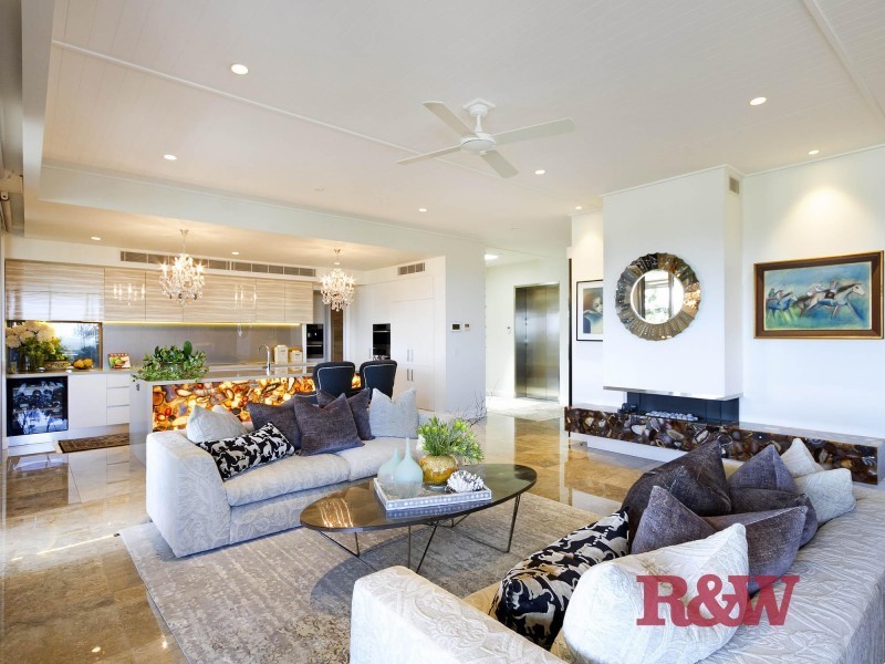 19/10 ‘Iluka Penthouse’ Serenity Close, Noosa Heads QLD 4567