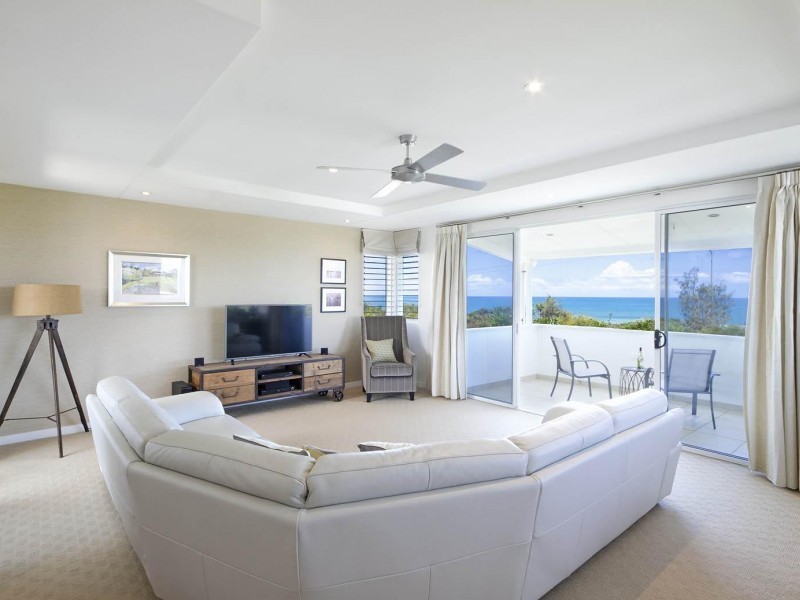 2 Driftwood Drive, Castaways Beach QLD 4567
