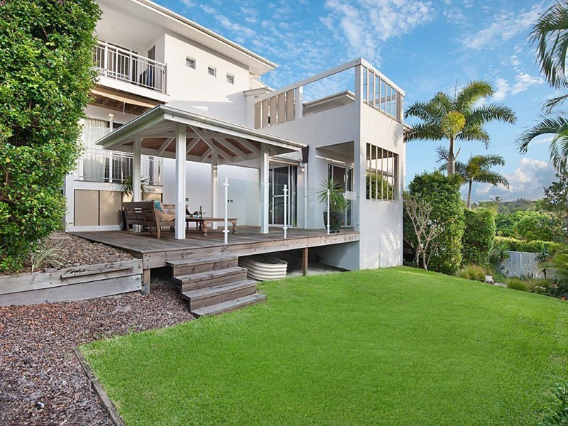 2 Driftwood Drive, Castaways Beach QLD 4567