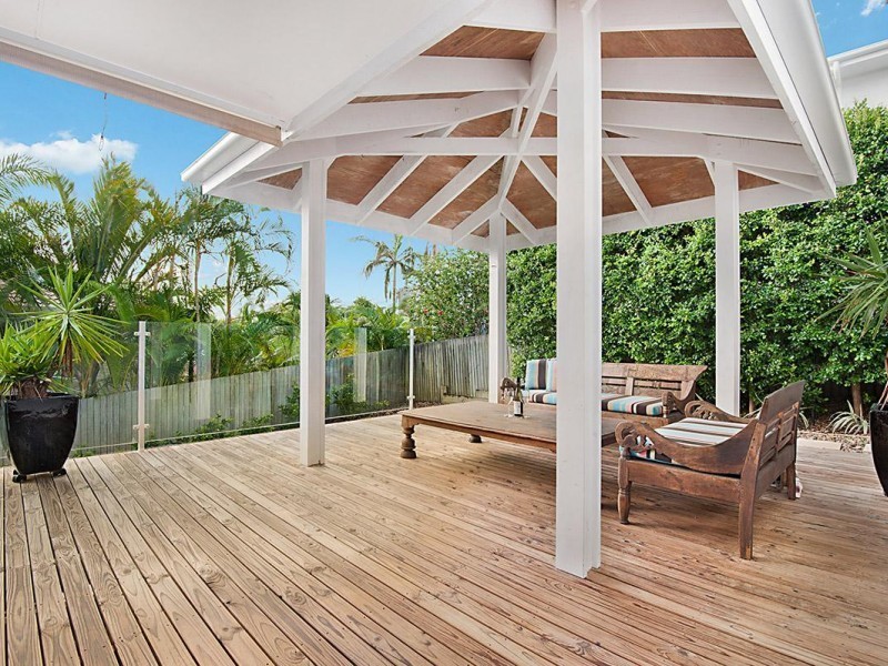 2 Driftwood Drive, Castaways Beach QLD 4567