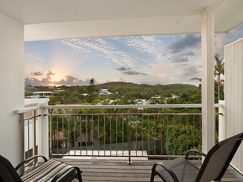 2 Driftwood Drive, Castaways Beach QLD 4567