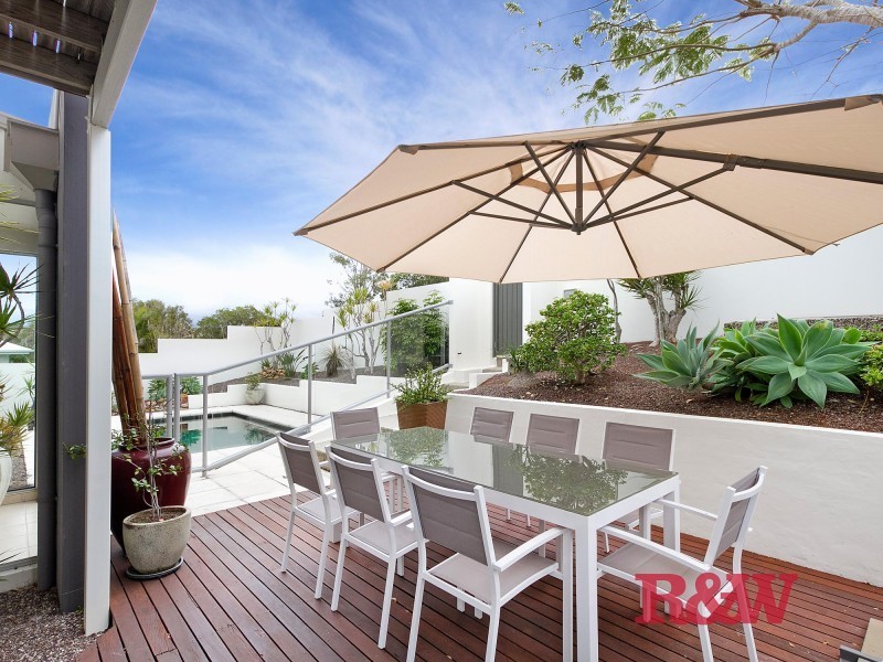 11 Seafarer Court, Castaways Beach QLD 4567