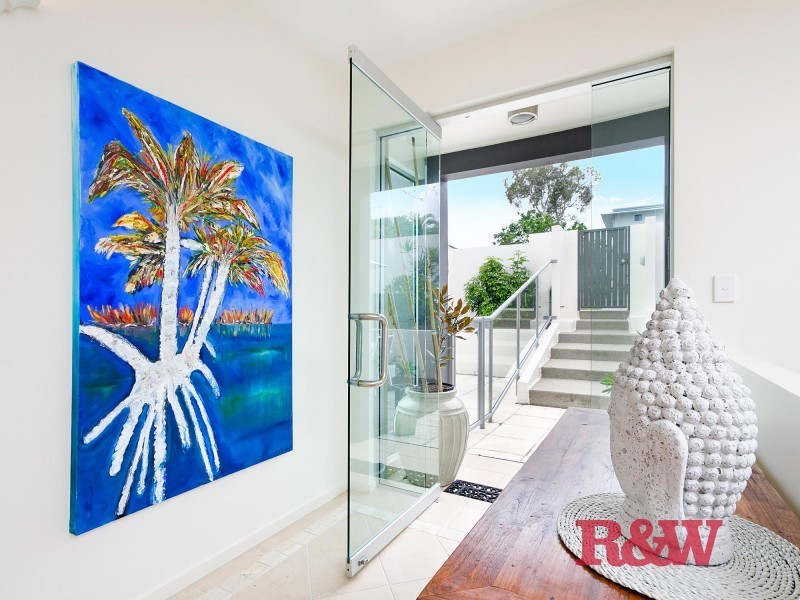 11 Seafarer Court, Castaways Beach QLD 4567