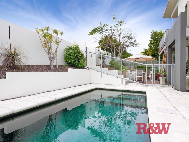 11 Seafarer Court, Castaways Beach QLD 4567