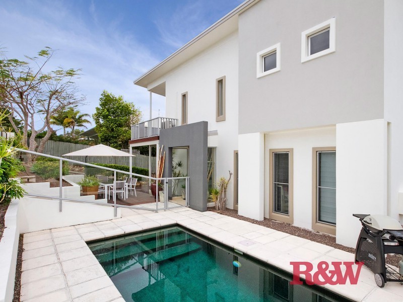 11 Seafarer Court, Castaways Beach QLD 4567