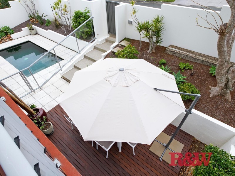 11 Seafarer Court, Castaways Beach QLD 4567