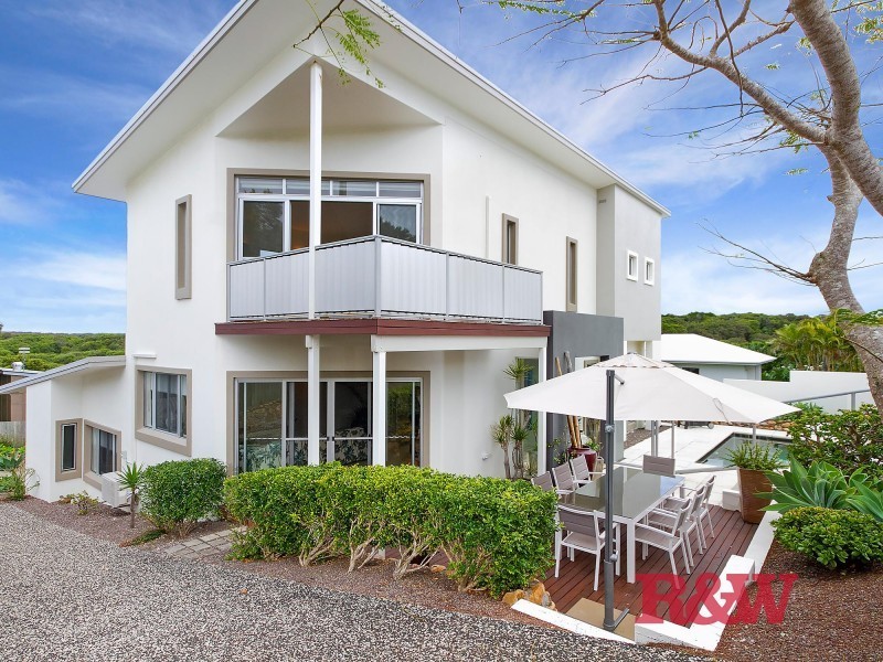 11 Seafarer Court, Castaways Beach QLD 4567