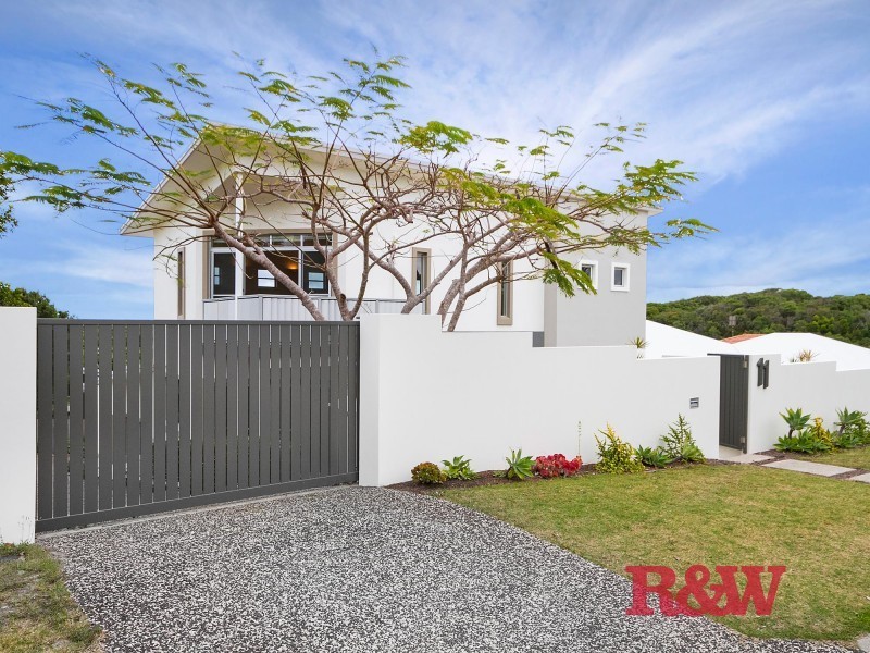 11 Seafarer Court, Castaways Beach QLD 4567