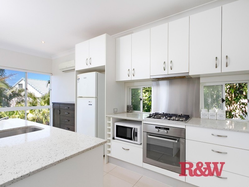 2/40  Orealla Crescent, Sunrise Beach QLD 4567