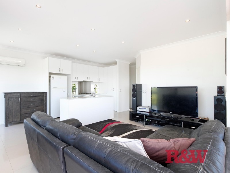 2/40  Orealla Crescent, Sunrise Beach QLD 4567