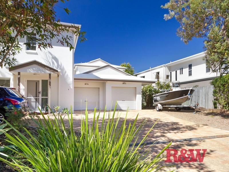 2/40  Orealla Crescent, Sunrise Beach QLD 4567