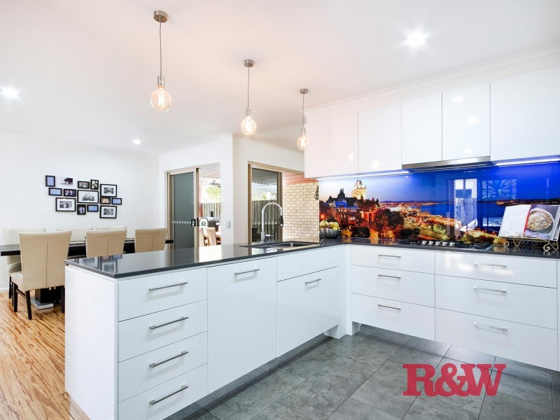 5/2  Swan Street (cnr Weyba Road), Noosaville QLD 4566