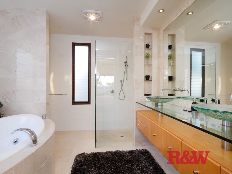 33 Masthead Quay, Noosa Waters QLD 4566