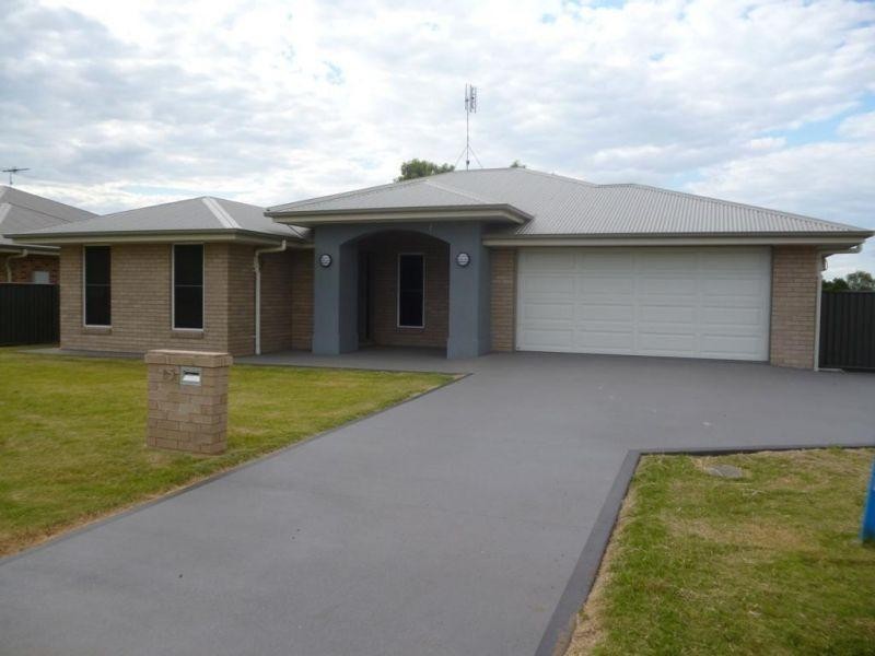 15 Layne Crescent, Chinchilla QLD 4413