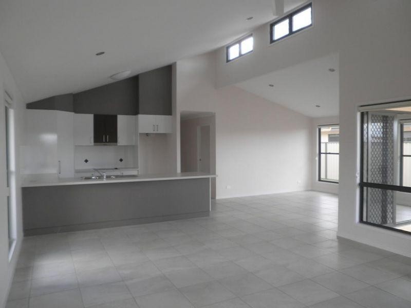 2/63 Gaske Lane, Chinchilla QLD 4413