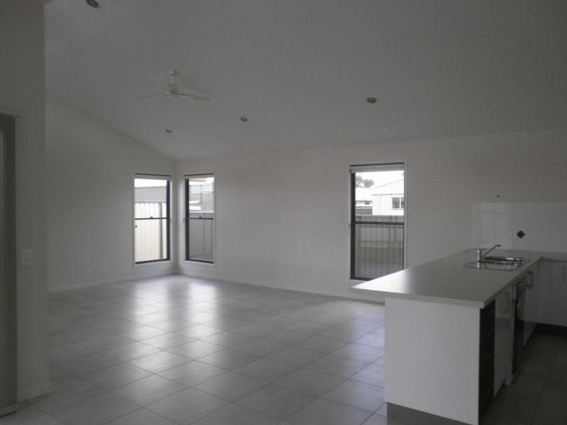 2/63 Gaske Lane, Chinchilla QLD 4413