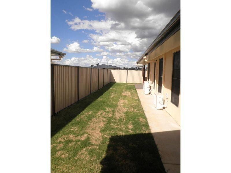 2/63 Gaske Lane, Chinchilla QLD 4413