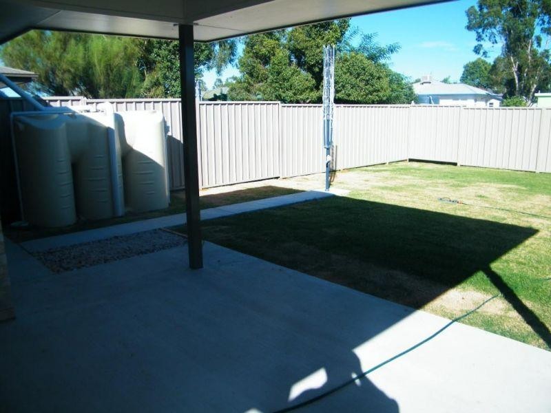 1/8  Windmill Road, Chinchilla QLD 4413