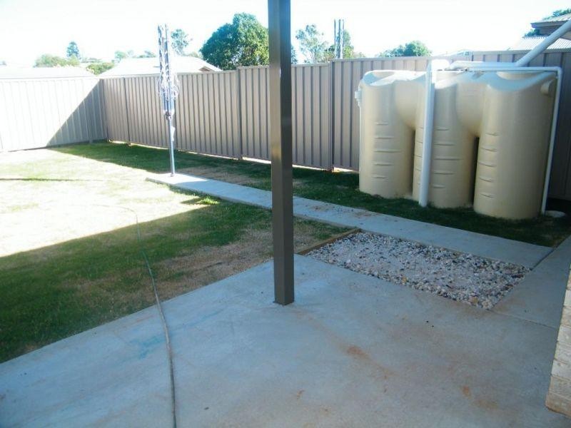 2/8 Windmill Road, Chinchilla QLD 4413