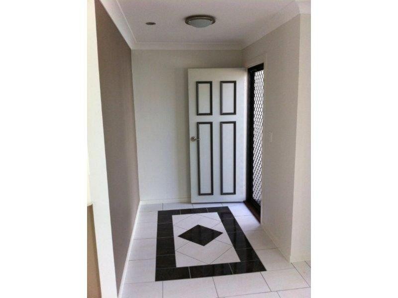 2/6 Holland Street, Chinchilla QLD 4413