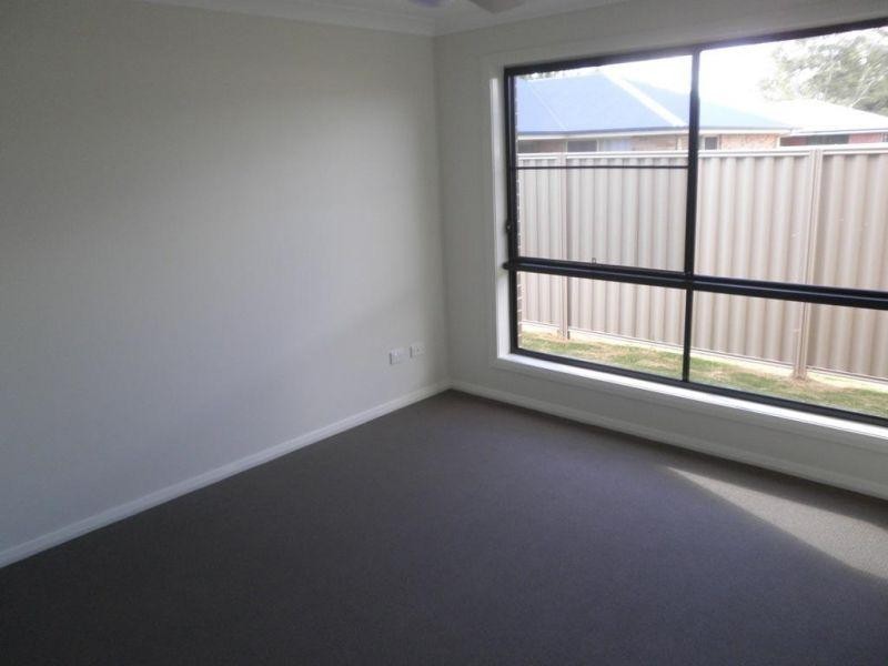 4/2 Sheridan, Chinchilla QLD 4413