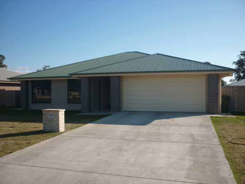 28 Sommerfeld Crescent, Chinchilla QLD 4413