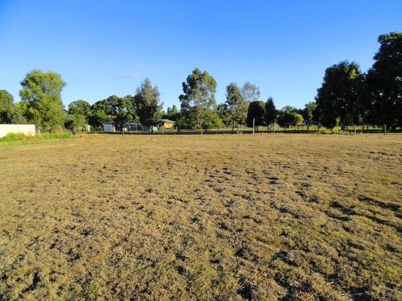 33 Sommerfeld Crs, Chinchilla QLD 4413